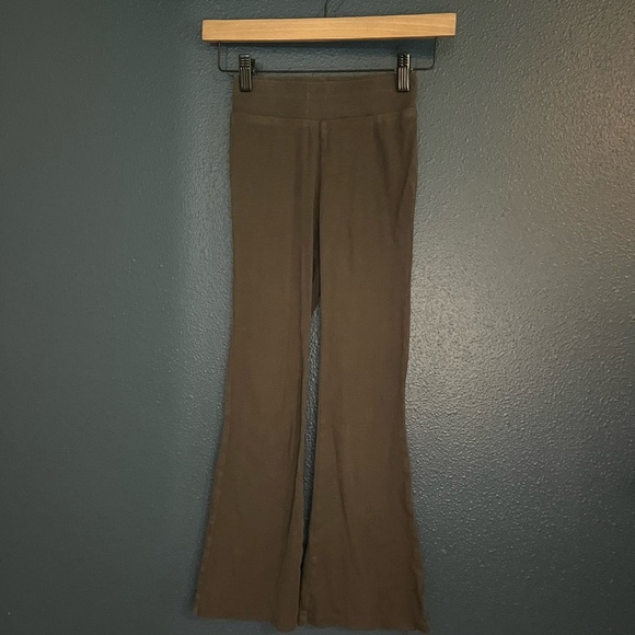 ❄️ Frozen Tee + H&M Flare Pants – Girls’ Size 9/10 ❄️ - Picture 4 of 6